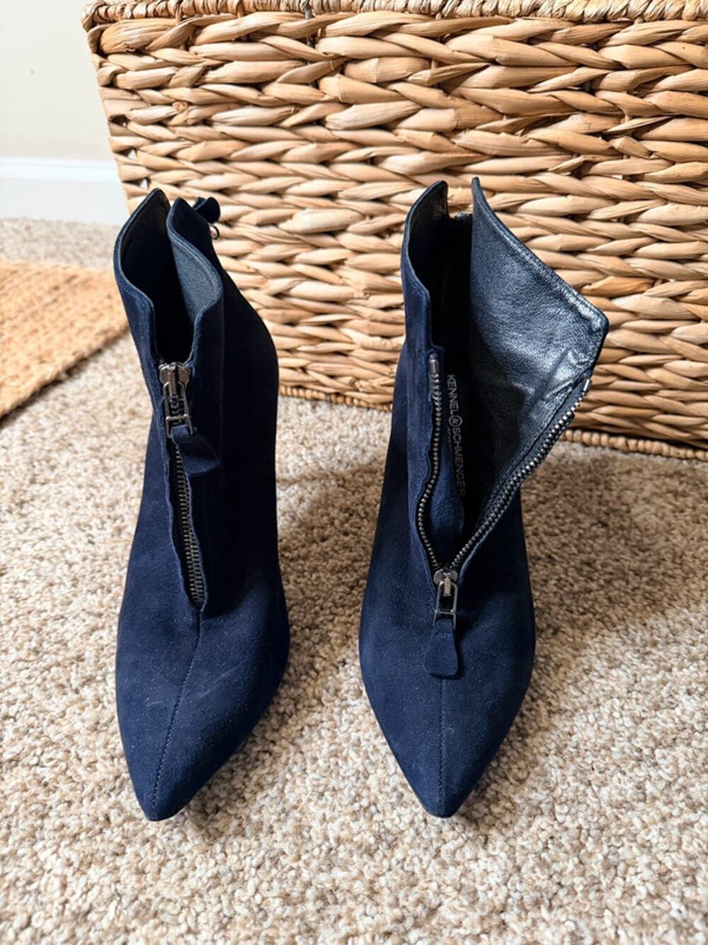 Kennel & Schmenger Black Suede Pointed Toe Front Zip Stiletto Booties Size 6 678